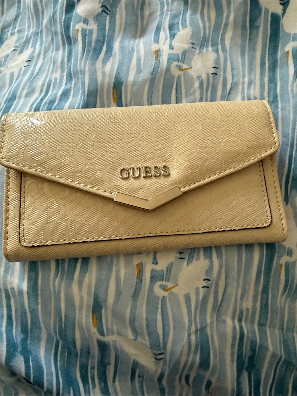 New GUESS Cream Embossed Signature Envelope Wallet